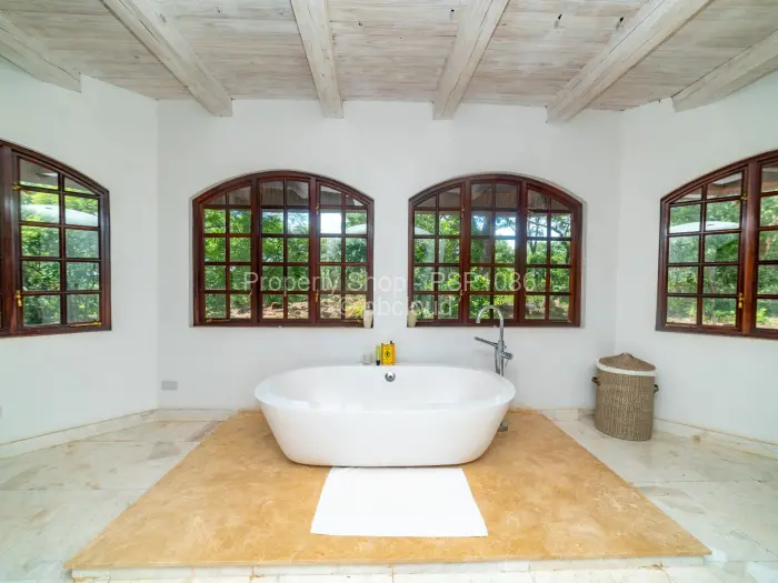 5 Bedroom House for Sale in Umwinsidale, Harare