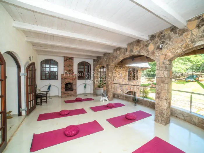 5 Bedroom House for Sale in Umwinsidale, Harare