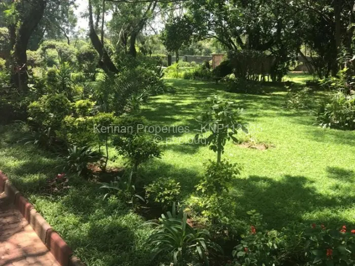 5 Bedroom House for Sale in Riverside South, Bulawayo