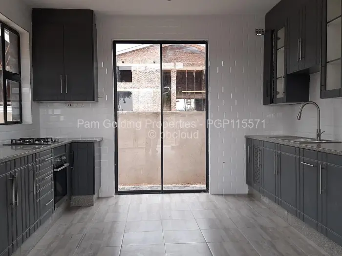 Townhouse/Complex/Cluster for Sale in Arlington, Harare