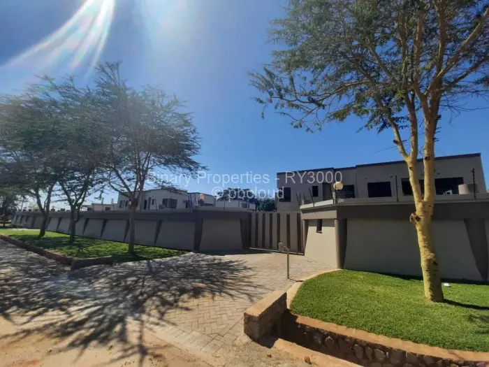 Townhouse/Cluster to Rent in Ryelands, Harare