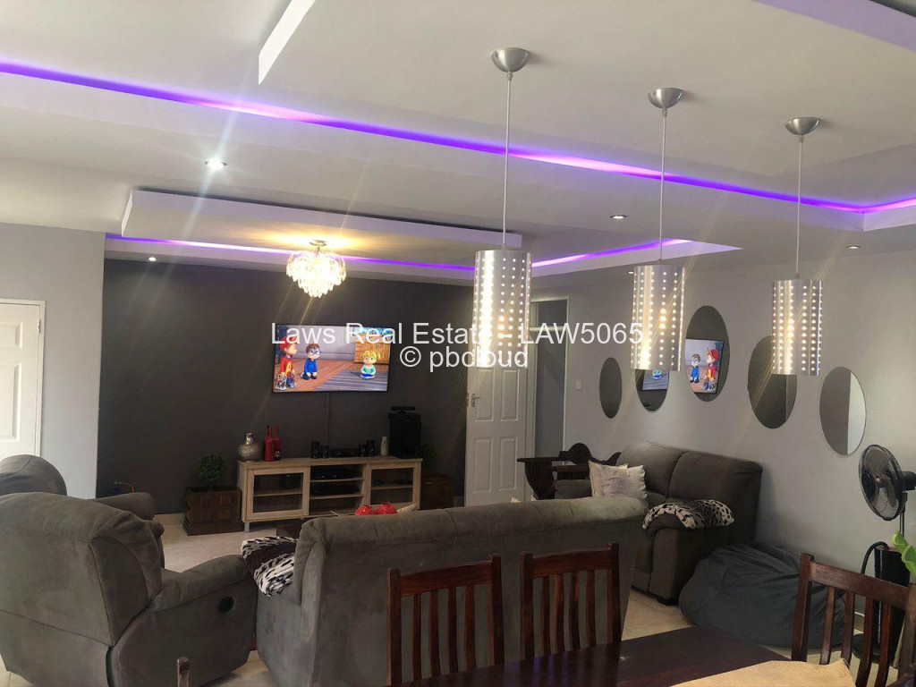 Townhouse/Cluster for Sale in Bluff Hill, Harare