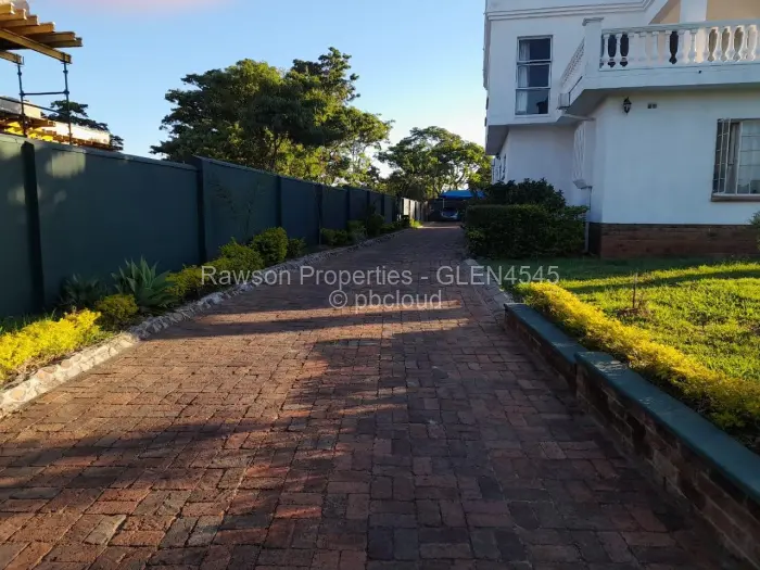 6 Bedroom House for Sale in Glen Lorne, Harare