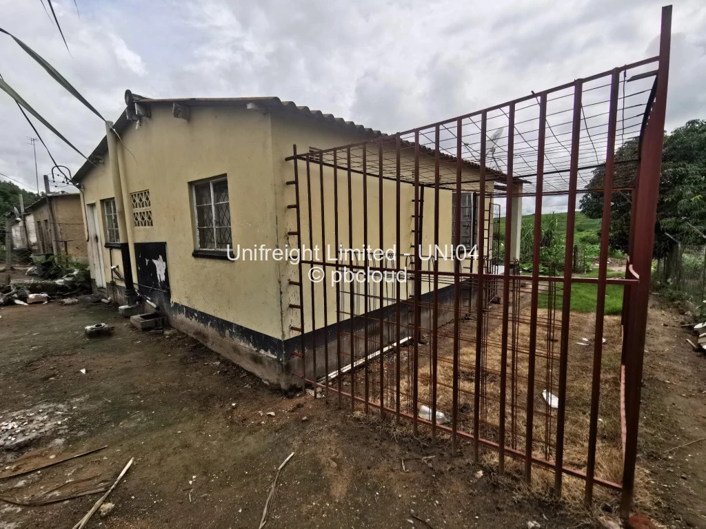 2 Bedroom House for Sale in Karoi, Karoi