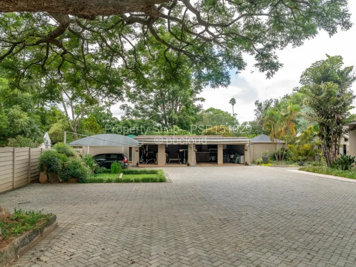 5 Bedroom House for Sale in Borrowdale, Harare
