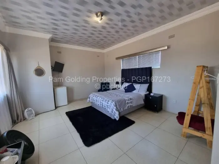6 Bedroom House for Sale in Ilanda, Bulawayo