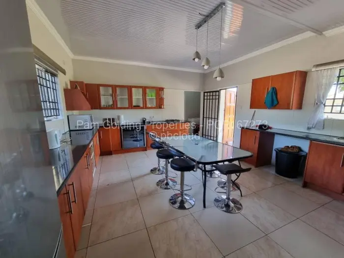 6 Bedroom House for Sale in Ilanda, Bulawayo