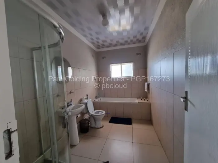 6 Bedroom House for Sale in Ilanda, Bulawayo