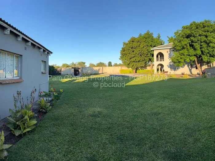 6 Bedroom House for Sale in Ilanda, Bulawayo