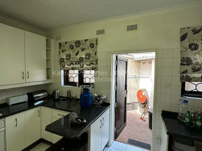 Townhouse/Cluster to Rent in Newlands