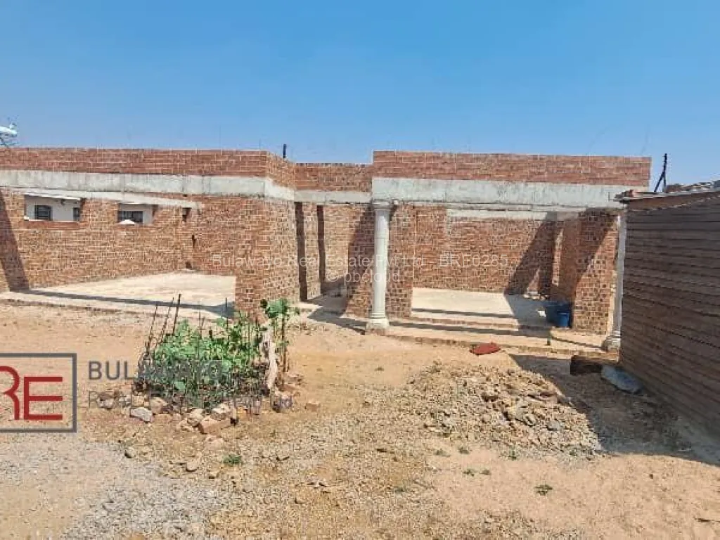 4 Bedroom House for Sale in Hopeville, Bulawayo