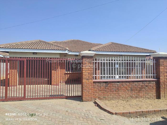 4 Bedroom House for Sale in Mainway Meadows, Harare