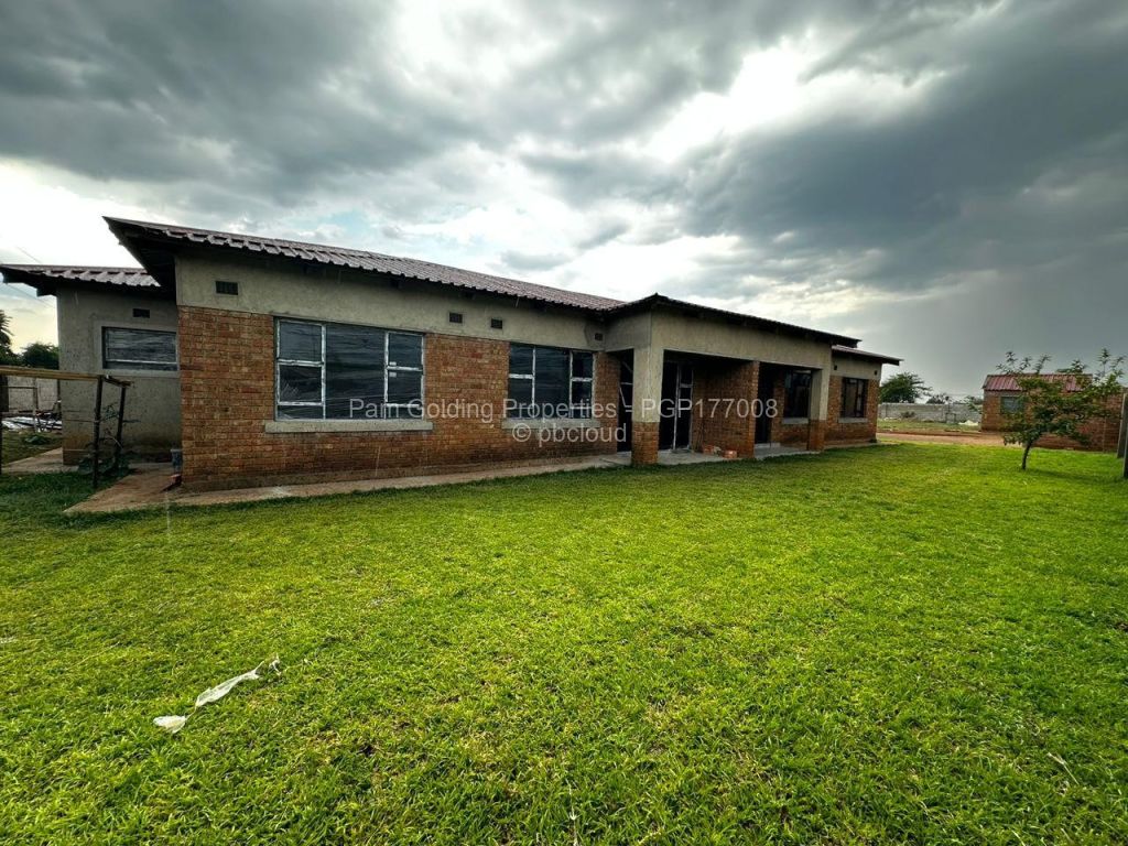Townhouse/Cluster for Sale in Queens Park West, Bulawayo