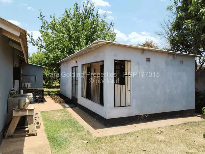 6 Bedroom House for Sale in Kadoma, Kadoma