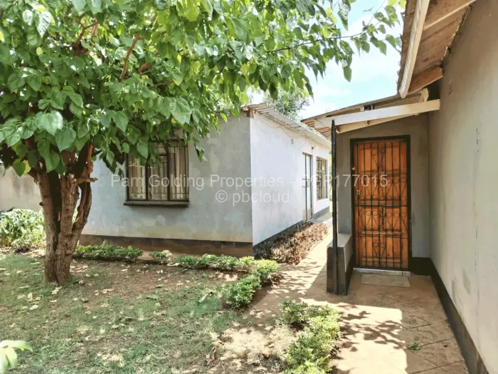 6 Bedroom House for Sale in Kadoma, Kadoma