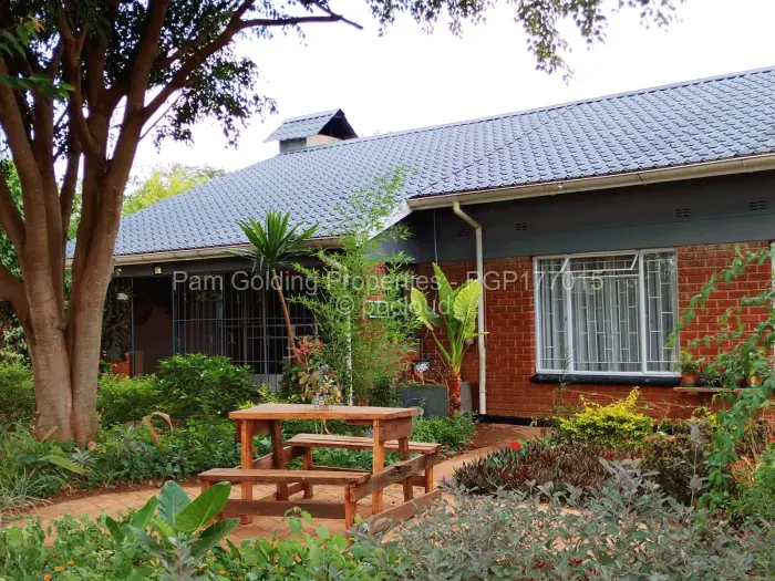 6 Bedroom House for Sale in Kadoma, Kadoma