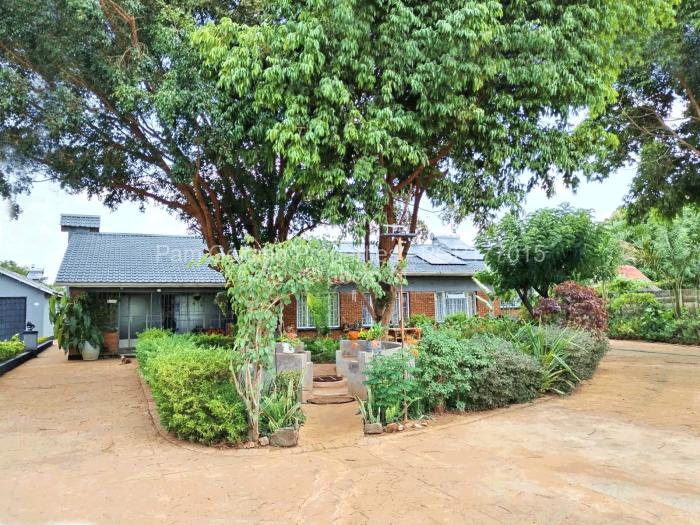 6 Bedroom House for Sale in Kadoma, Kadoma