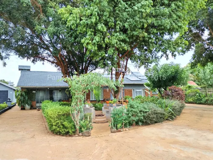6 Bedroom House for Sale in Kadoma, Kadoma