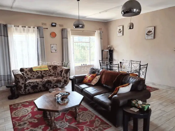 6 Bedroom House for Sale in Kadoma, Kadoma