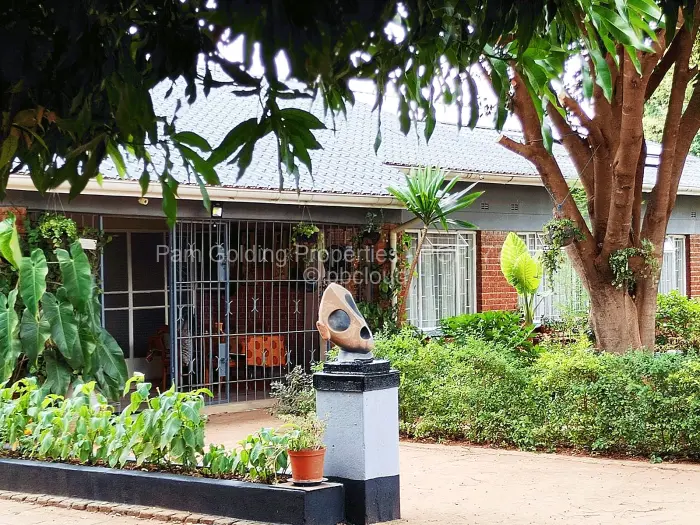 6 Bedroom House for Sale in Kadoma, Kadoma