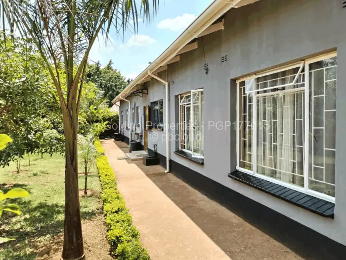 6 Bedroom House for Sale in Kadoma, Kadoma