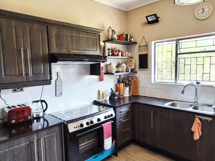 6 Bedroom House for Sale in Kadoma, Kadoma