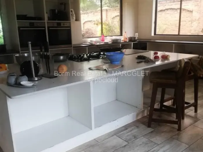 6 Bedroom House for Sale in Gletwin Park, Harare