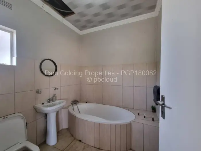 6 Bedroom House for Sale in Ilanda, Bulawayo