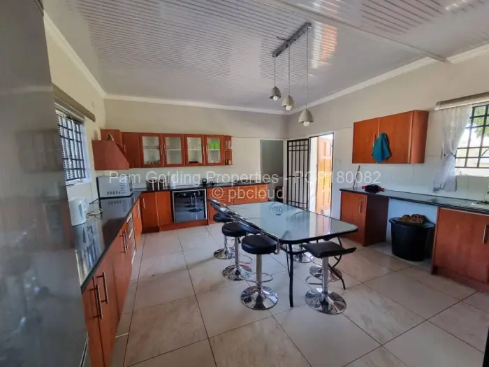 6 Bedroom House for Sale in Ilanda, Bulawayo
