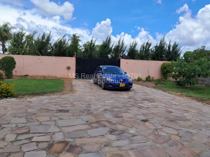 4 Bedroom House for Sale in Windsor Park, Ruwa