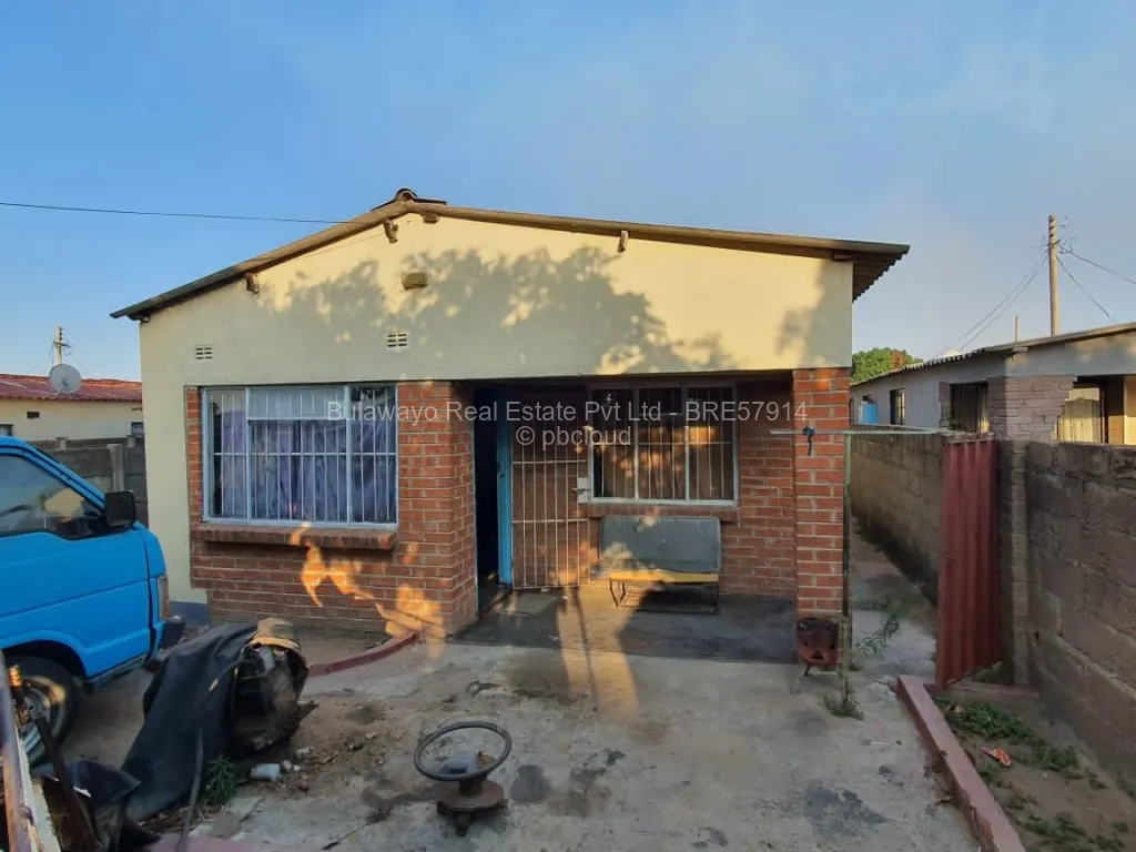 3 Bedroom House for Sale in Cowdray Park, Bulawayo