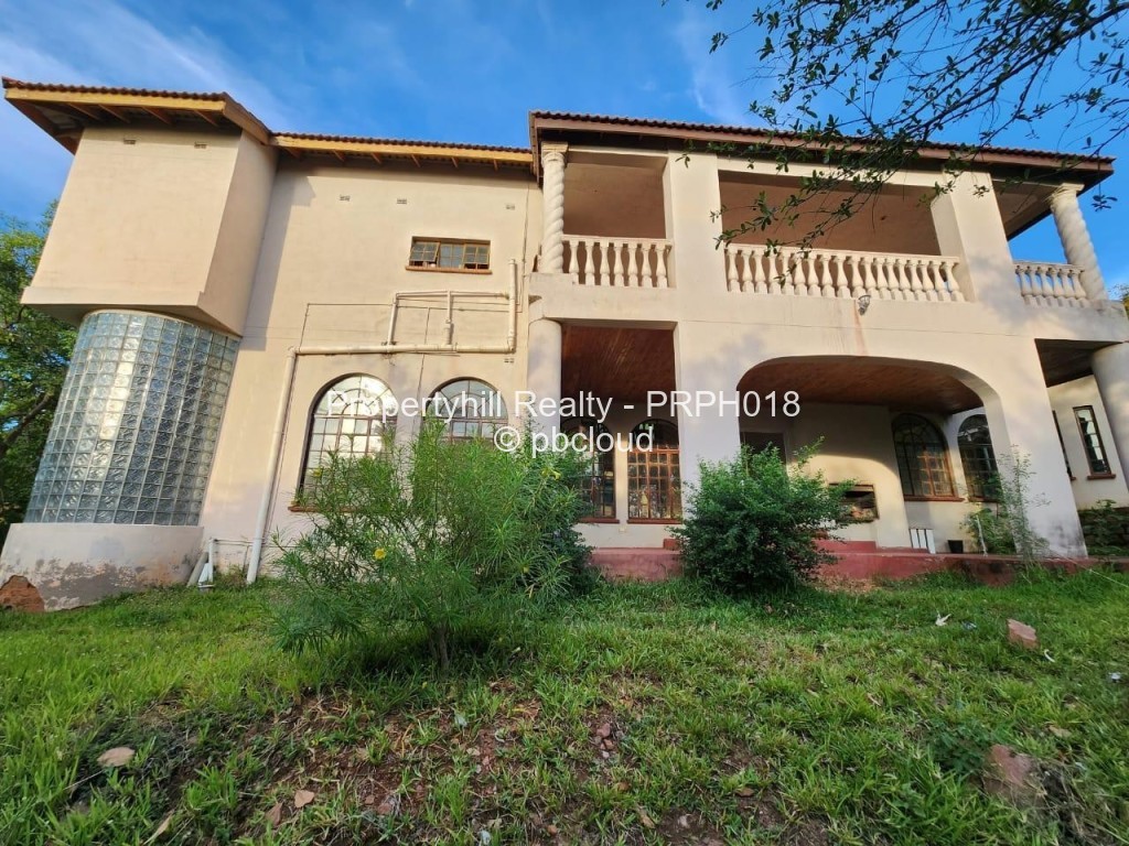 6 Bedroom House for Sale in Kariba, Kariba