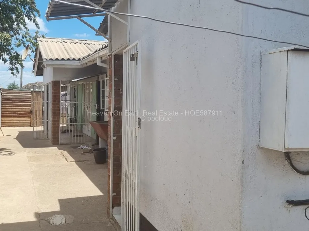 4 Bedroom House for Sale in Glen View, Harare