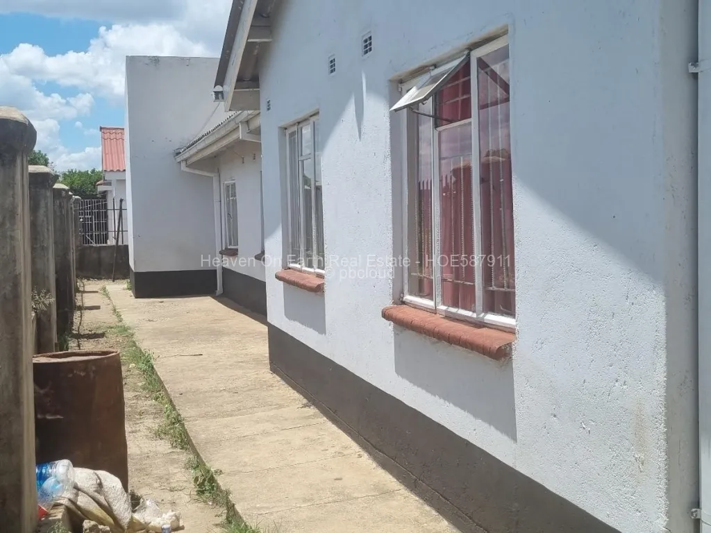 4 Bedroom House for Sale in Glen View, Harare