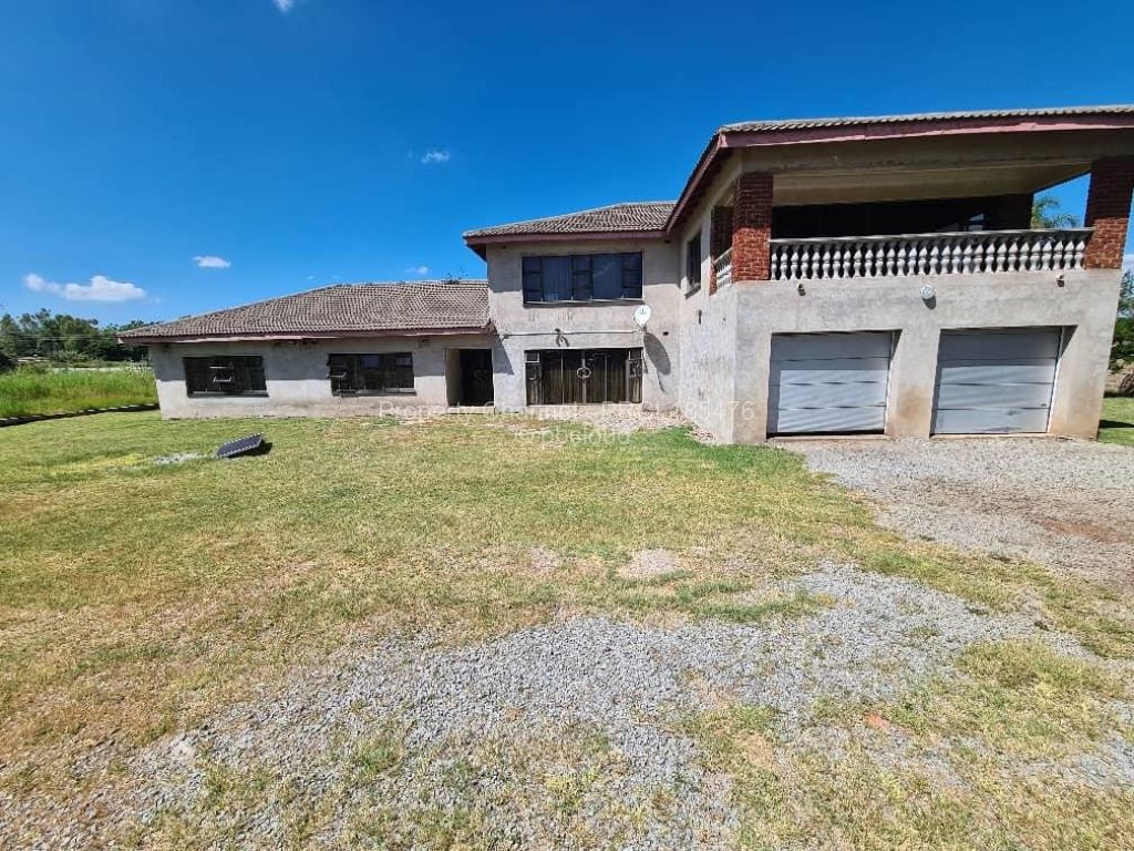 7 Bedroom House for Sale in Helensvale, Harare