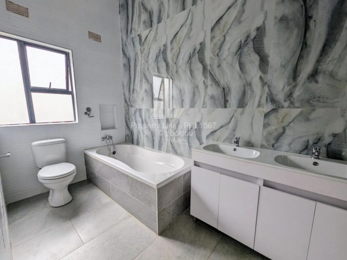 Townhouse/Cluster to Rent in Westgate, Harare