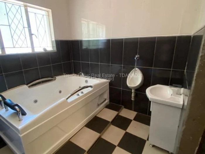 4 Bedroom House for Sale in St Annes drive, Gweru