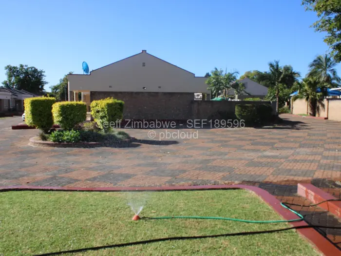Townhouse/Cluster to Rent in Newlands