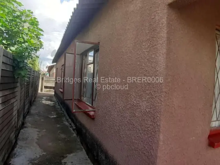 4 Bedroom House for Sale in Chitungwiza, Chitungwiza