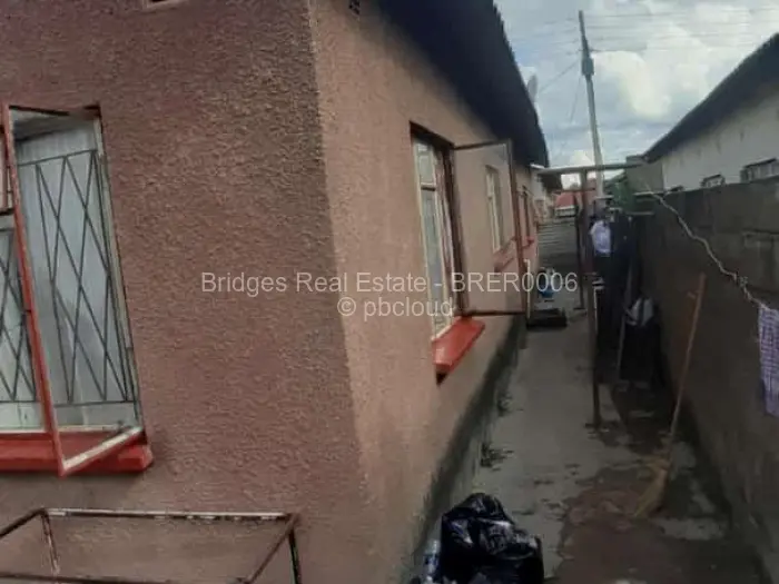 4 Bedroom House for Sale in Chitungwiza, Chitungwiza