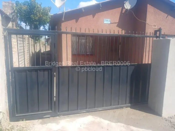 4 Bedroom House for Sale in Chitungwiza, Chitungwiza