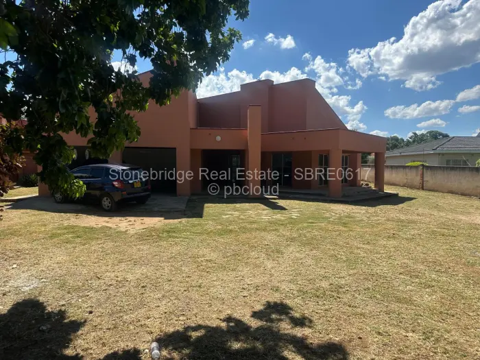 4 Bedroom House for Sale in Parklands, Bulawayo