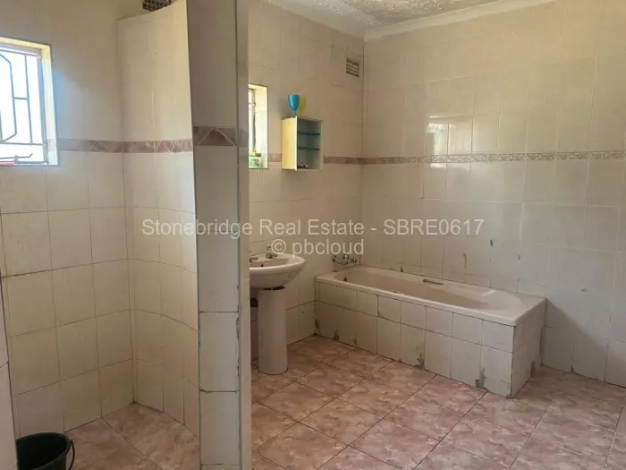 4 Bedroom House for Sale in Parklands, Bulawayo