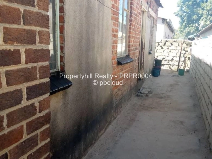 5 Bedroom House for Sale in Chitungwiza, Chitungwiza