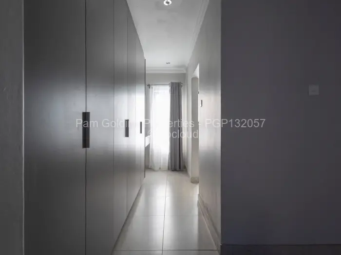 Townhouse/Complex/Cluster to Rent in Meyrick Park
