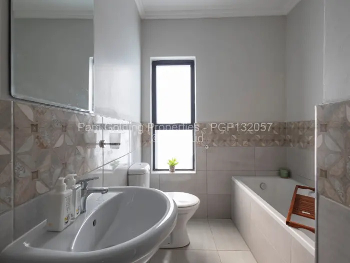 Townhouse/Complex/Cluster to Rent in Meyrick Park