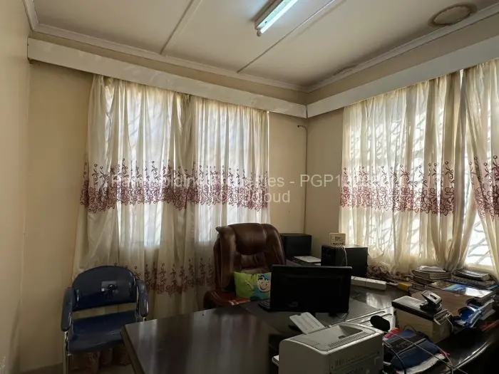 4 Bedroom House for Sale in Ilanda, Bulawayo