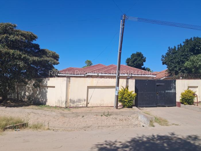 4 Bedroom House for Sale in Mainway Meadows, Harare