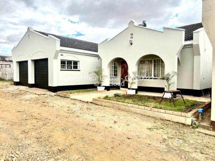 Townhouse/Cluster for Sale in Bluff Hill, Harare