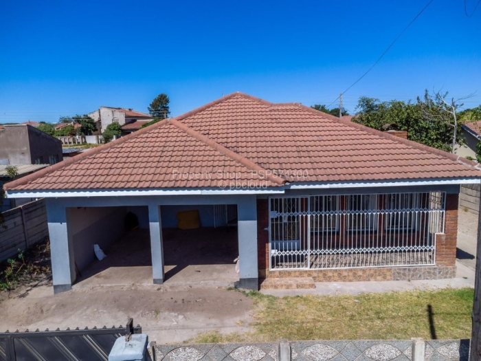 3 Bedroom House for Sale in Mainway Meadows, Harare